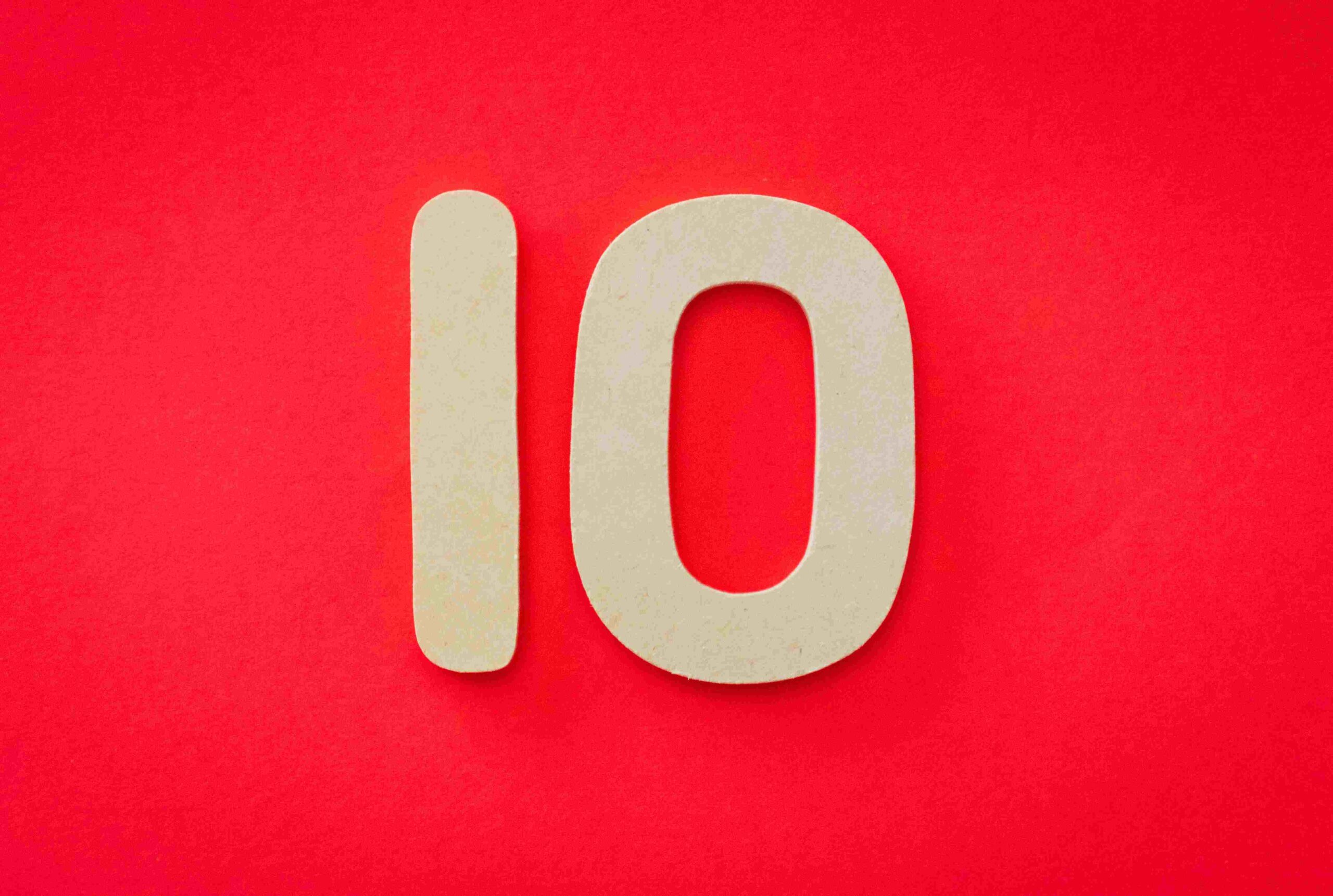 red background with the number 10 to signify top ten reasons to make a will